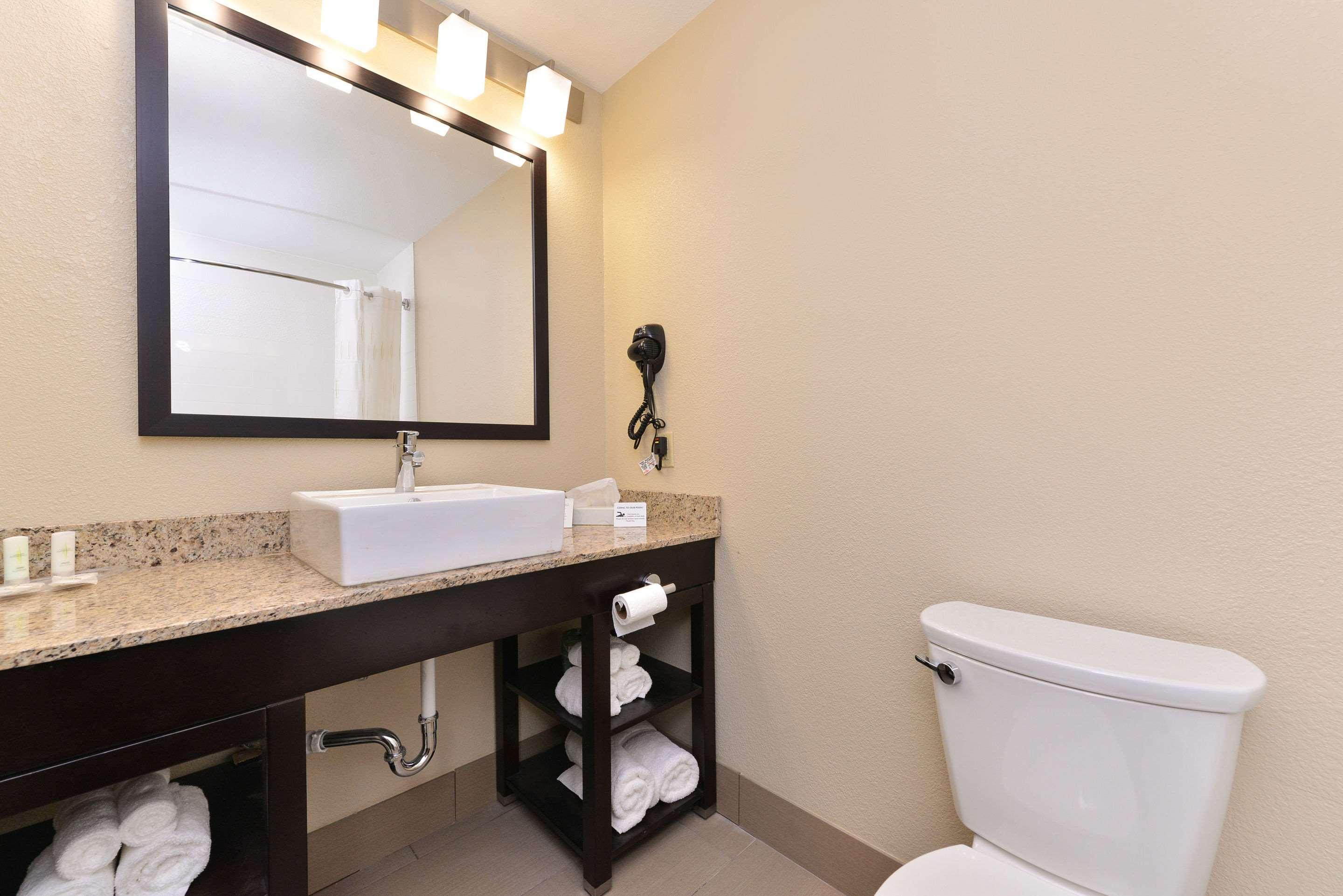 Comfort Suites Columbus Buitenkant foto