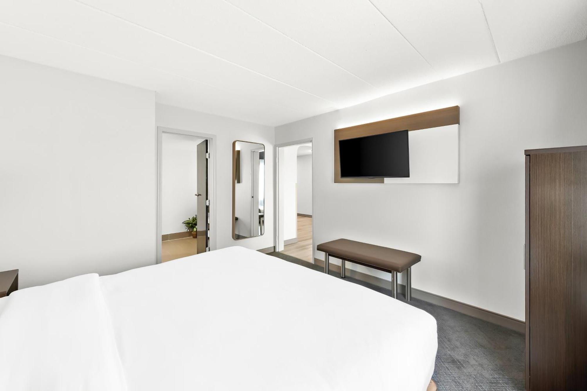 Comfort Suites Columbus Buitenkant foto
