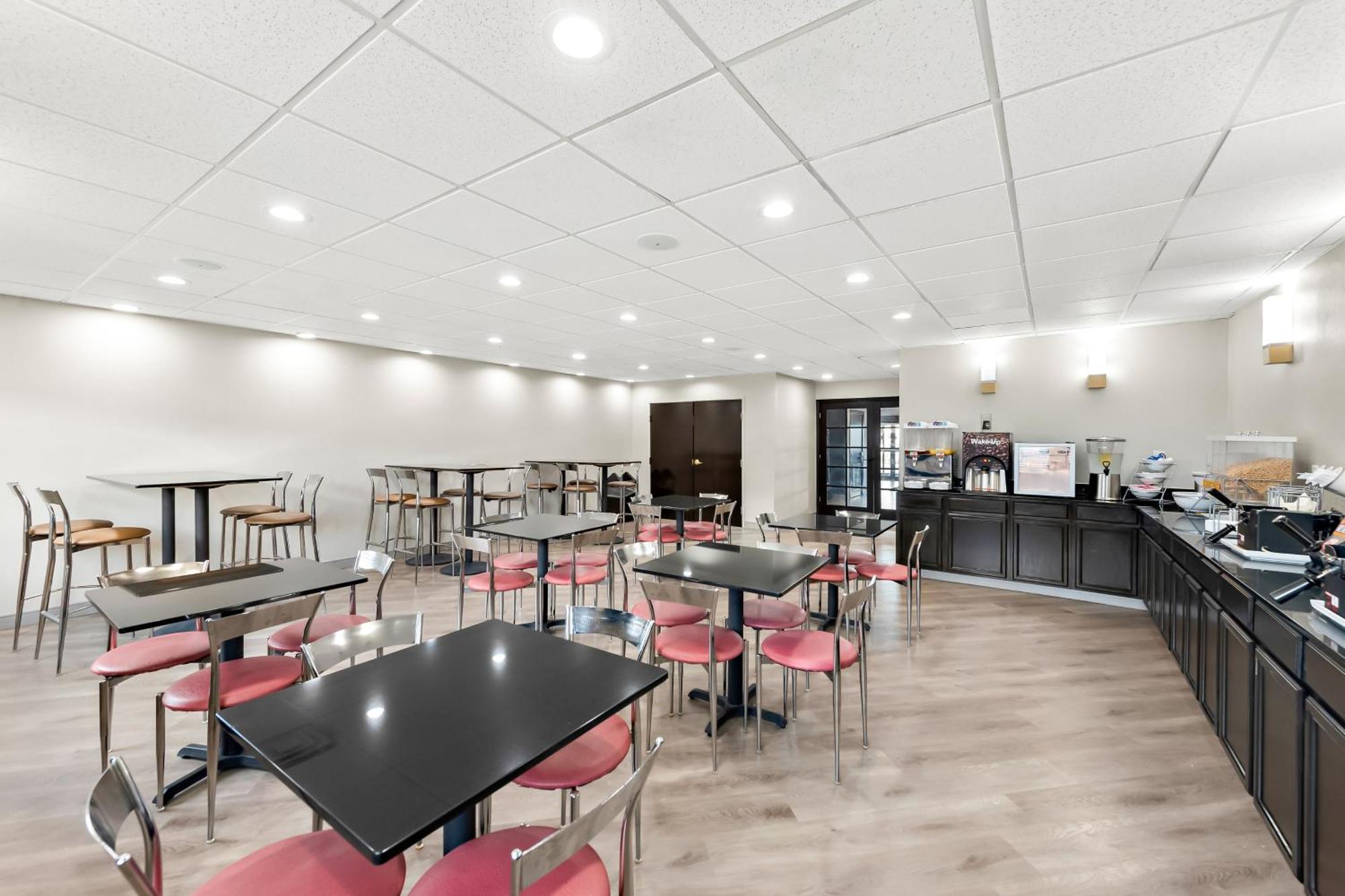 Comfort Suites Columbus Buitenkant foto