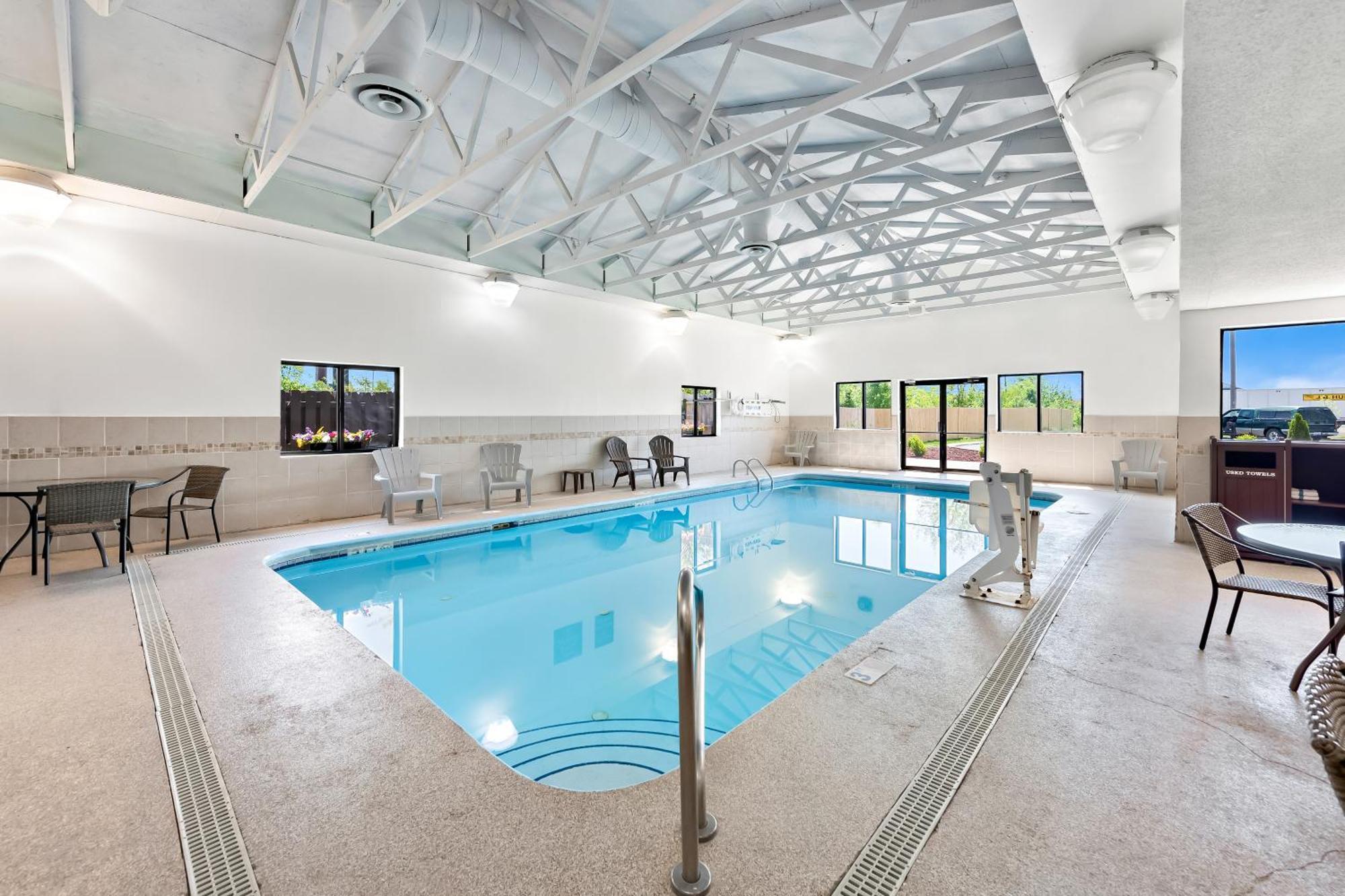 Comfort Suites Columbus Buitenkant foto