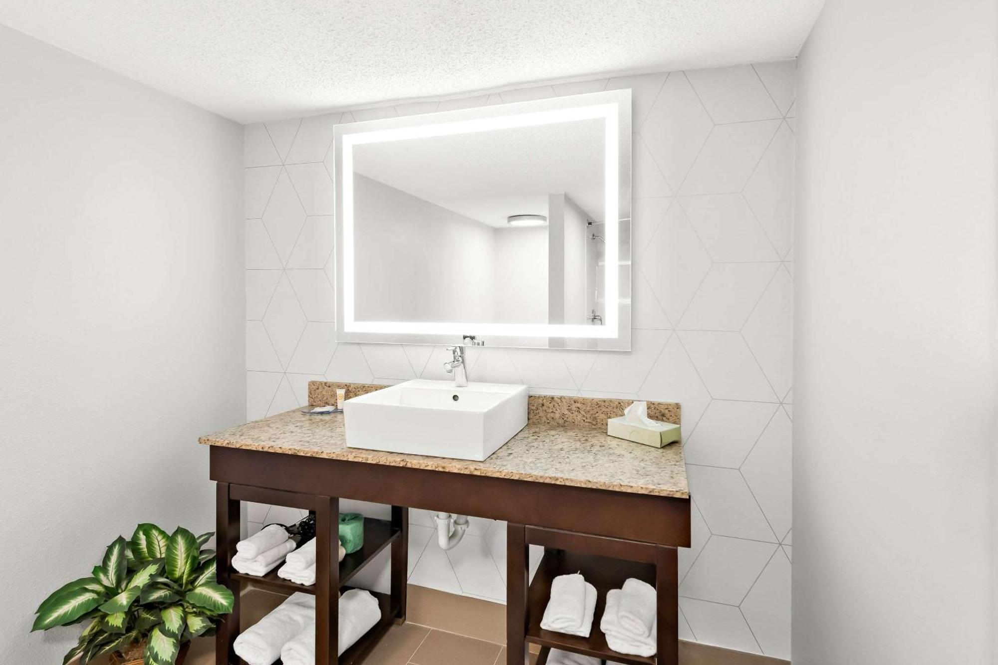 Comfort Suites Columbus Buitenkant foto