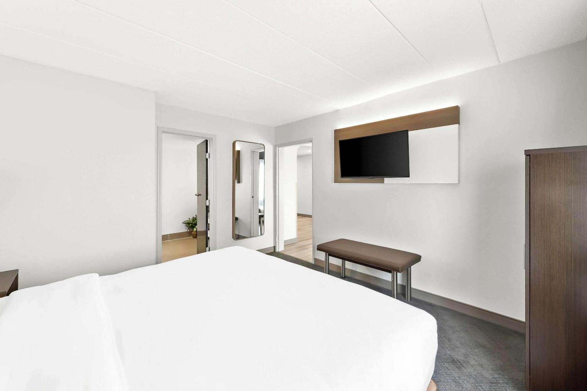 Comfort Suites Columbus Buitenkant foto